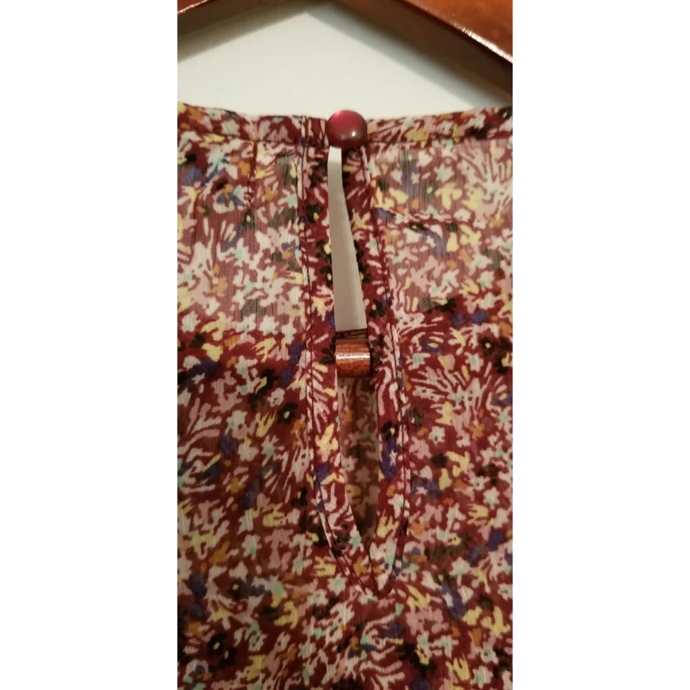 ❤PICK 3/$15❤love, Fire Ruffle Smocked Trim Floral Blouse Medium - Picture 6 of 7